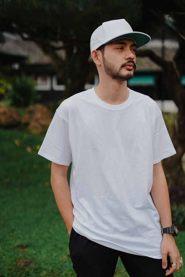 Men Plain Poly-Cotton Round Neck T-Shirt