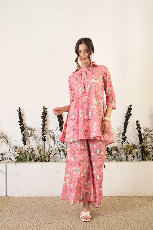 Women Geometric Print Georgette Straight Kurti