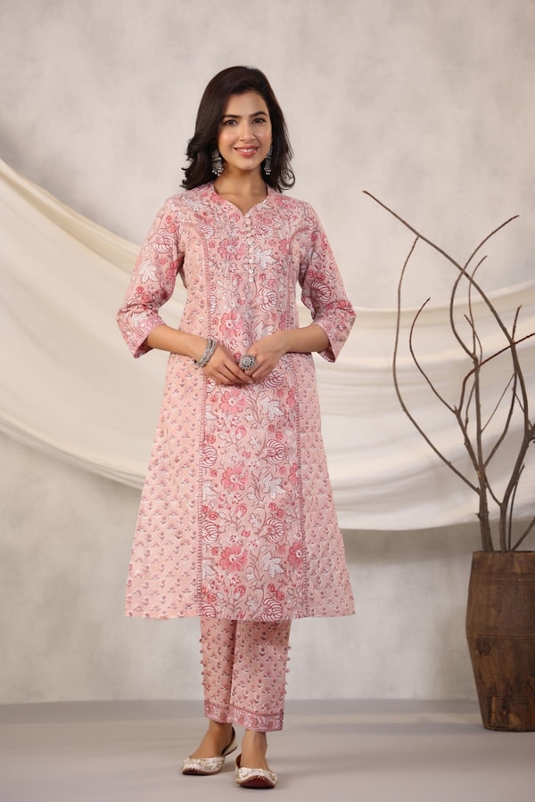 Women Checked Cotton Blend Straight Kurti