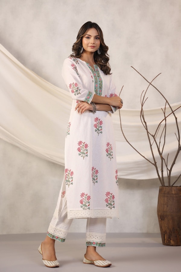 Women Printed Crepe Straight Kurti