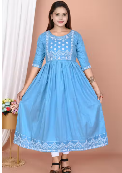 Women Plain Cotton Blend Straight Kurti