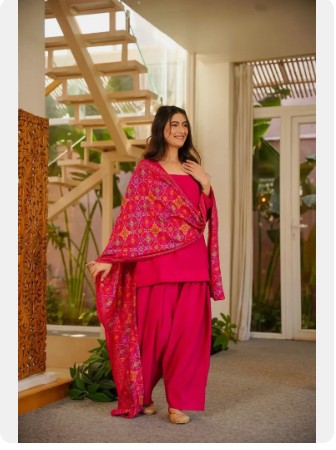 Women's Sleek Kurta Set